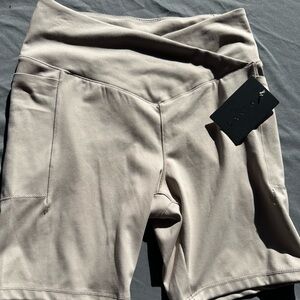Danskin Bike Shorts Medium NWT‎